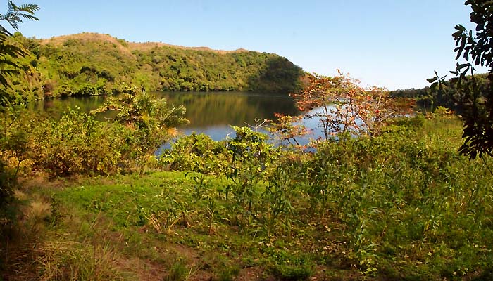 Hiking and lakes in nosy be